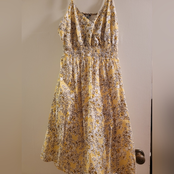 Ladies' Yellow and Black Floral Sundress - Picture 5 of 6